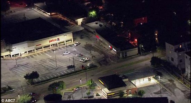 38CEF52C00000578-3807811-The_suspect_was_reported_about_6_30am_as_firing_on_vehicles_with-m-28_1474914215015.jpg