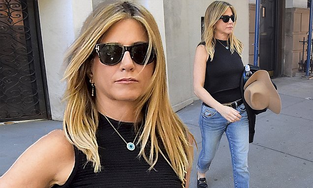 Jennifer Aniston carries her headgear as she steps out following Brangelina split - Daily Mail